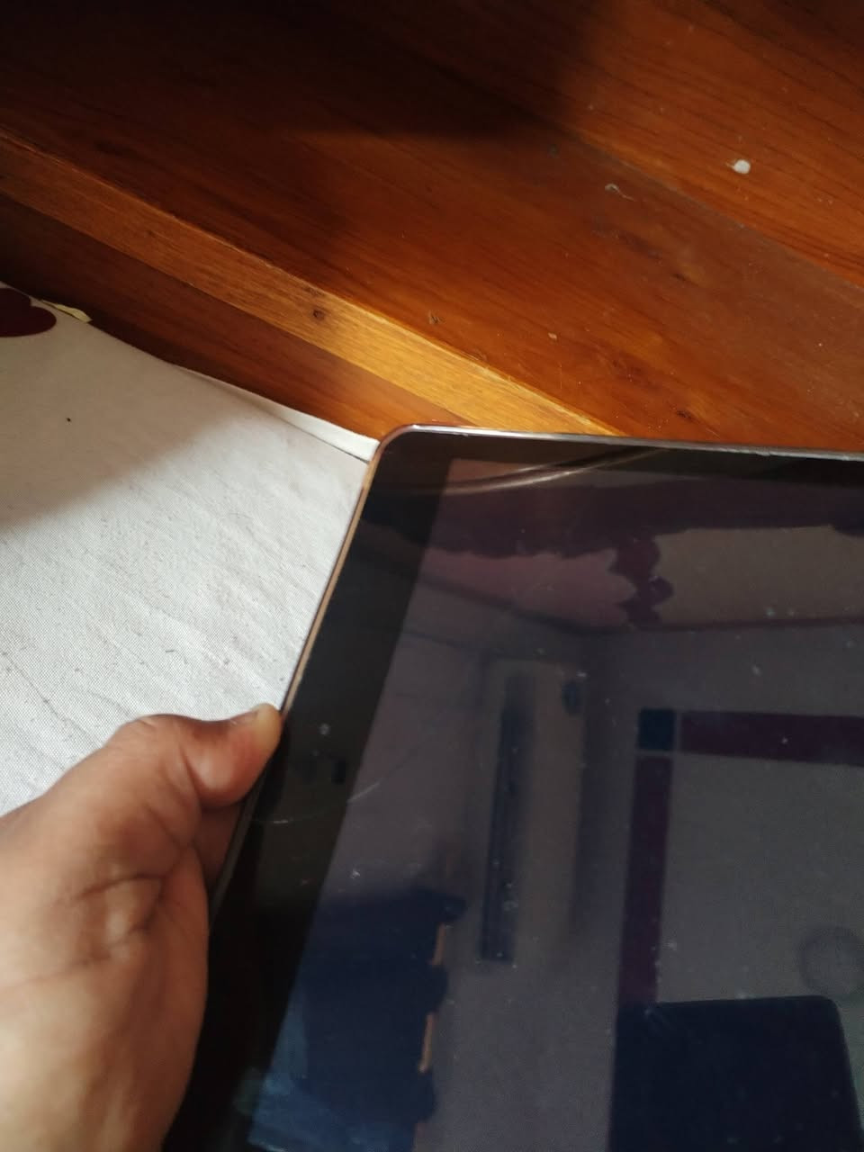 ايباد 9 ذاكرة 64 مبدل كلاس والكلاس مفطور مثل ما موضح بالصورة جهاز بي تراب بين الكلاس والشاشة قليل سعر 165 وبي مجال قليل مكاني خان بني سعد رقمي *********** واتساب موجود فقط
