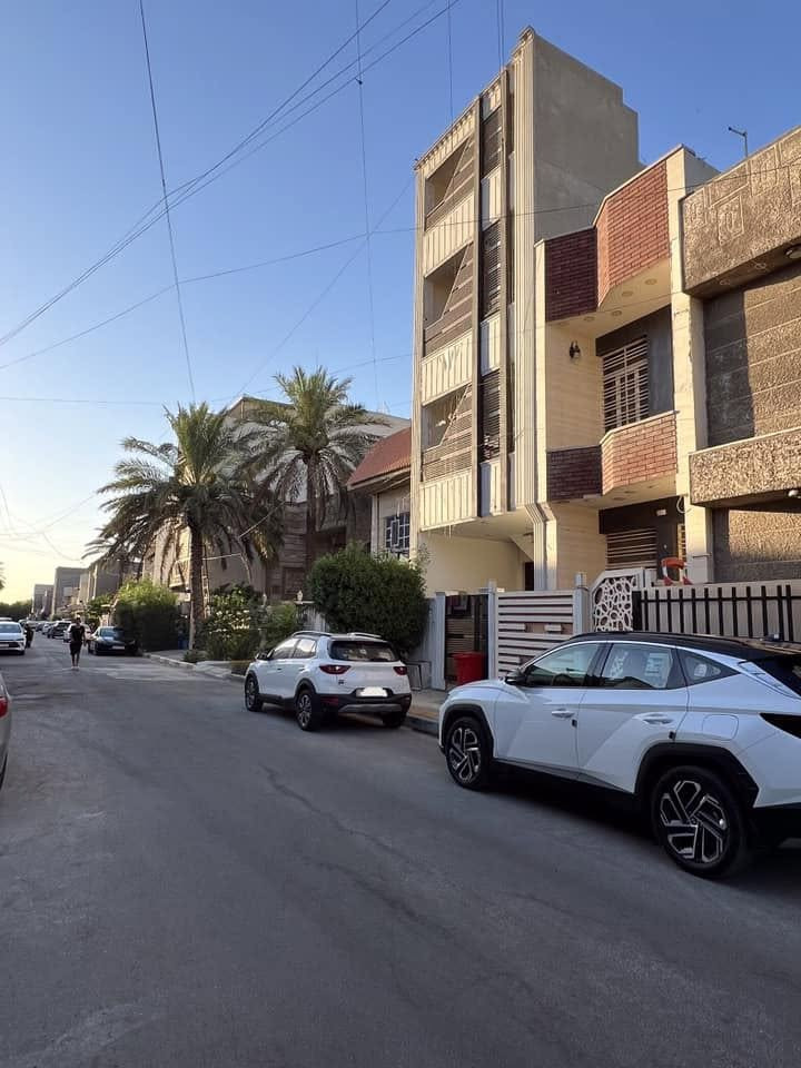 للبيع بيت في شارع فلسطين  مساحة (٦٣ )متر            الواجهة  ٣.١٥  والنزال  ٢٠    ثاني بيت عالشارع

جديد بناء ٢٠٢١  ، يحتوي على غرفة وصالة وخدمات بالطابق الارضي  وغرفة وخدمات  بالطابق الاول

للاستفسار : مكتب السهل للعقار 
***********
***********
