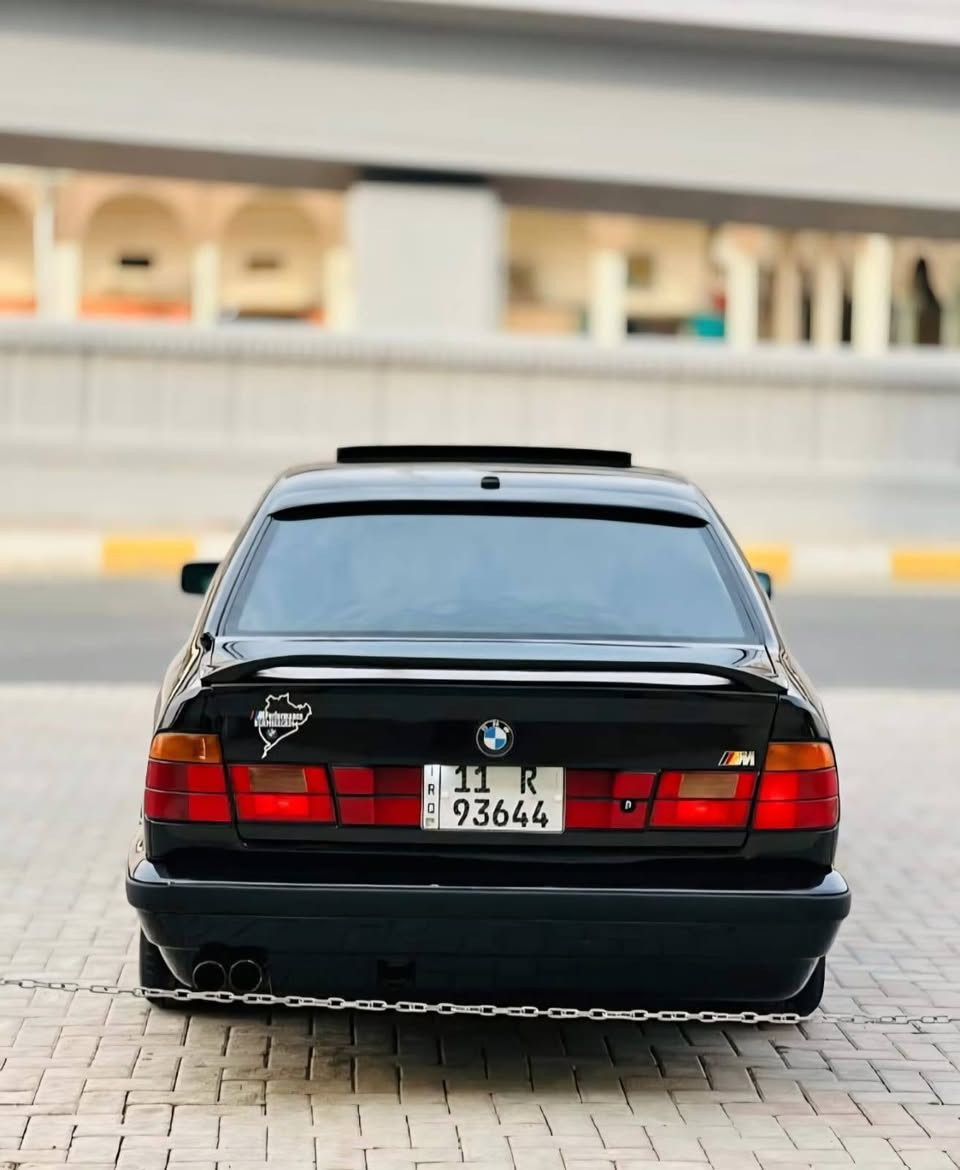 بي ام دبليو  
525i
موديل 1990 فول مواصفات كشنات جلد وتحكم كهرباء 4 جام كهرباء تبريد شغال بس نقص قايش السياره مصبوغه حزام جماليه تحويل ثاني يوم السعر 65 بيها مجال  رقم صاحب السياره ***********  اخوان  مكلف بالنشر
