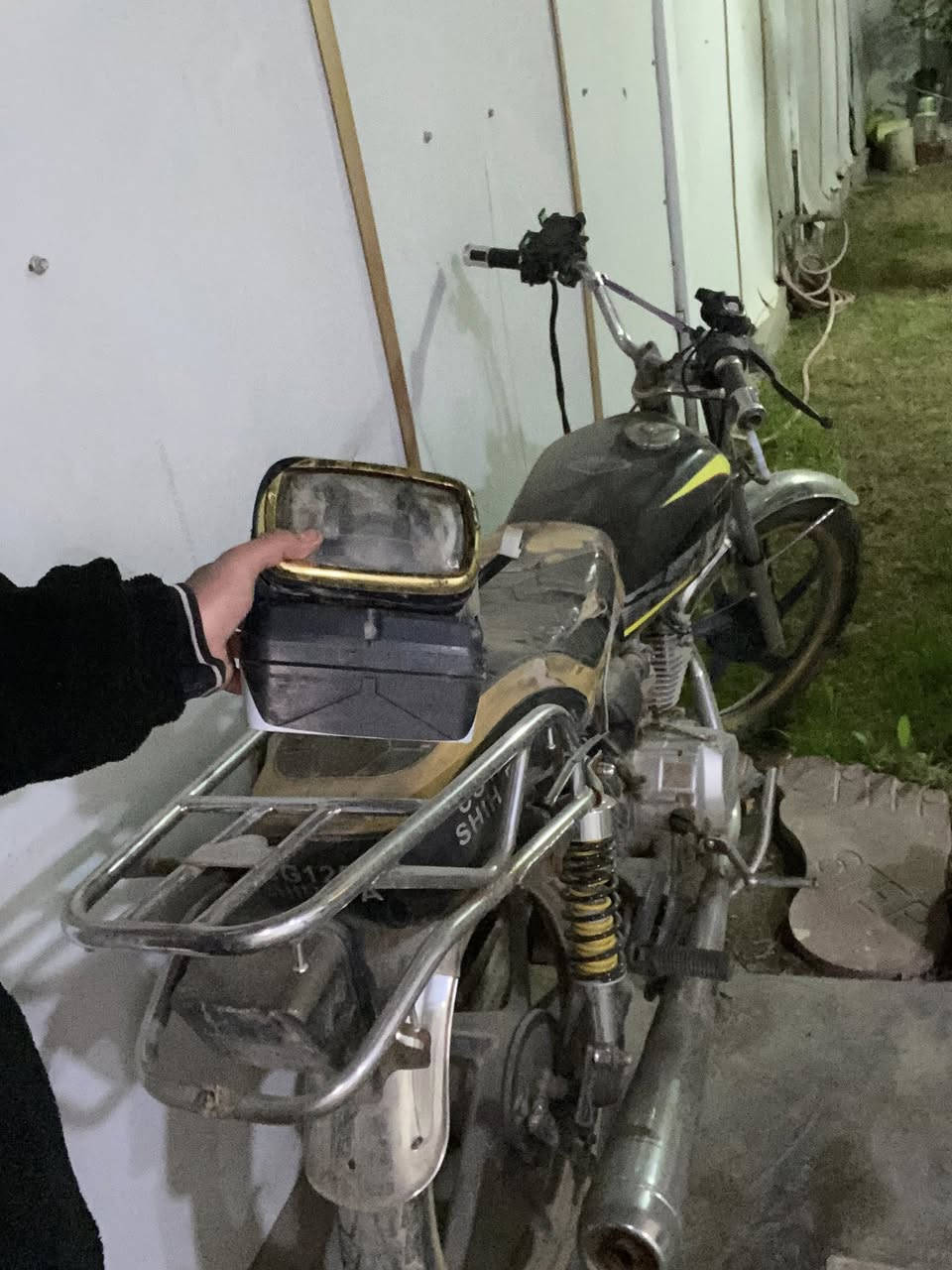 سلام عليكم سيفان للبيع محرك دايوان محركها يخبل بس خلصت بانزين وتاركها صارلي هواي يرادلها ترتيب مكاني عامرية قفلها ٢٠٠ قفل قفل تجي تريد شغلتها انتا وتاخذها تريد تحملها *********** واتساب
