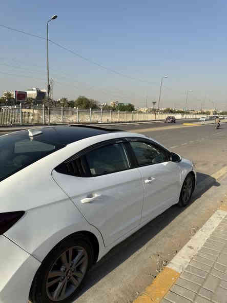 السلام عليكم ورحمة الله وبركاته 
اعتذر عن الاطالة مقدماً 🩶

هيونداي النترا 2017 وارد امريكي 
اللون ابيض. ماشيه (101820) ميل 

محرك 2000 دوش بلادي ممفتوح وخير من الله 
كير ATM نعمه من الله بلادي وممفتوح
صدر نظيف 
باتري جديد مصارله اسبوع 
تخم تاير بحاله جيده 
منظومة ماء وبانزين وبريك كله جديد واصلي 

فول مواصفات 

شاشه وكامره خلفيه
بصمة تشغيل 
بصمة ابواب 2 امامي 
فتحة بالقماره طكتين 
تدفئه بالكشنات الاماميه 
كشن السايق كهرباء 
درايف مود 3 وضعيات قياده (ايكو-نورمال-سبورت)
مانع انزلاق 
تبريد مناخ منفصل ( جهة السايق وحد وجهة الصدر وحد ) 
تحكم ستيرن جهتين 

حادثها خلفي جنطه هاي بره وهنا بالعراق صار بيها بارد بالجاملغ الخلفي جوه قبق البانزين كد شبر وصور الحادث موجوده ع واتساب راسلني 

رقم بغداد مشروع وطني بأسمنه تحويل ثاني يوم 

السعر: 131 ورقه وبي مجال 

عليها غرامات مليون و550 الف تنزل من سعرها 

مكاني بغداد الشعله 

رقمي *********** بي واتساب هم
