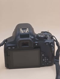 كانون ٨٥٠d • عدسة ١٨-٥٥ • نضافة ١٠٠٪