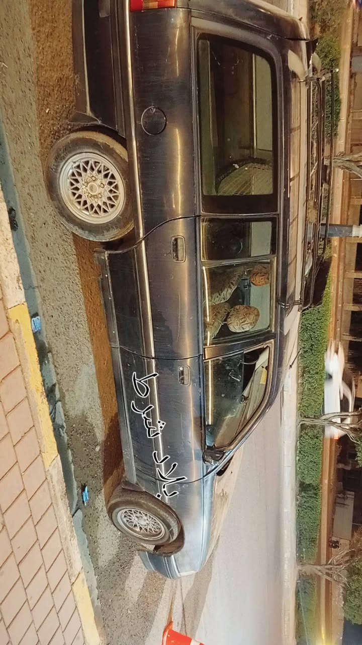 اوميكه 2000 بلاد شرط دخل خارج بلاد  لا صبغ ولاضربه شرط بلاد صدر جديد تخم تاير جديد فول اوتماتيك بس الكير عادي  الرقم انبار  سنويه 2030  جديده السعر 30 قفل  
مكاني الرمادي ***********
// مراوس حسب القلعه//
