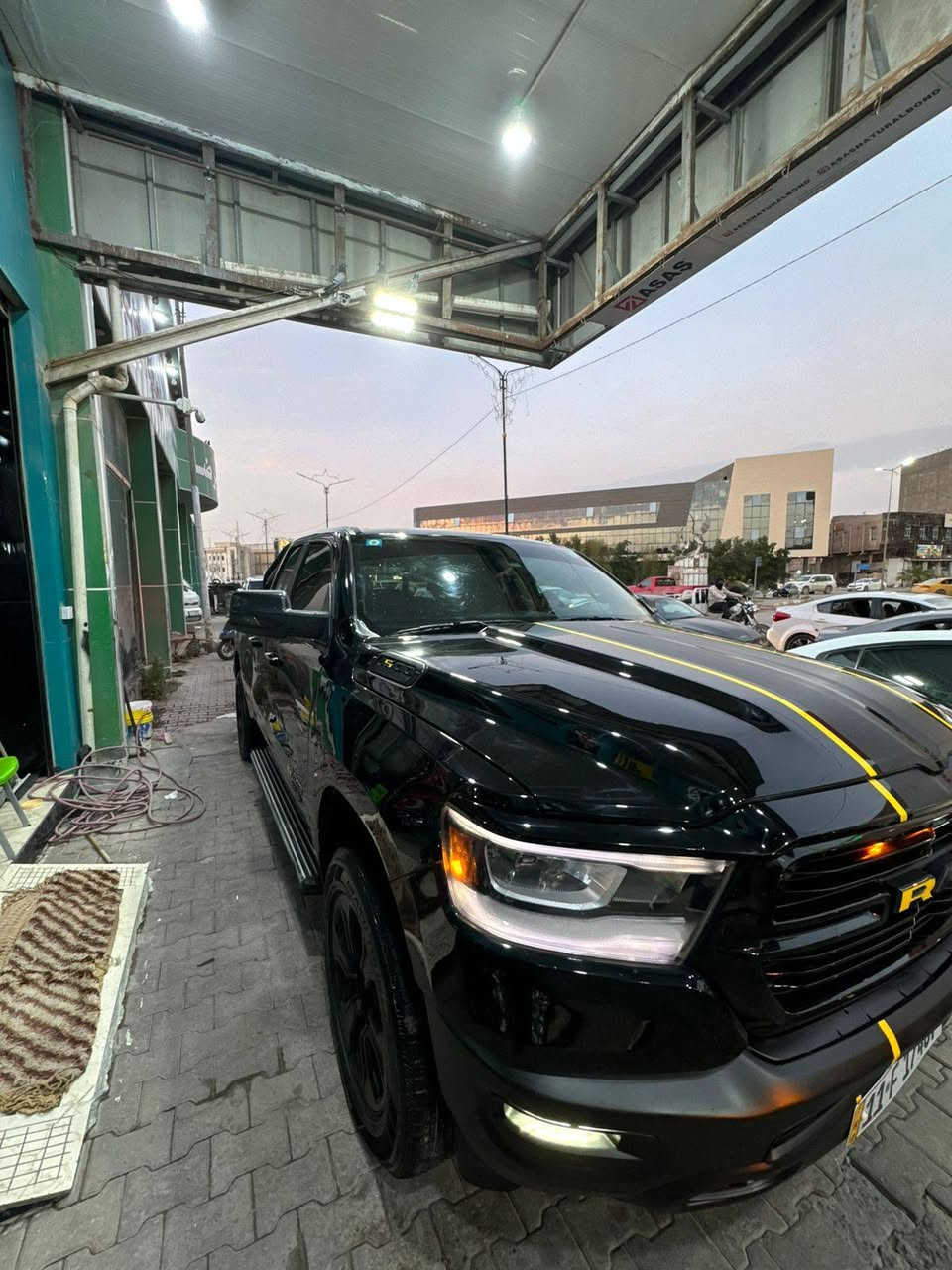 سلام عليكم
للبيع او المراوس بسعر اقل مع فرق 
او اذا يبقه شي بسيط ماكو اشكال 
دوج رام بك هورن 
موديل 2022
مكينه 6سلندرتيربو بدون صرفيات
باب قصير بدي طويل 
موصفاته عاديه اعتماديه 
شاشه كبيره بلي كار 
كشنات كهرباء +تدفئه كشنات
تبريد قطعتين
دوسات البانزين والبريك كهرباء 
جامه خلفيه كهرباء 
نظام اقتصادي أطفاى 
ذاتي 
دفع رباعي او ثاني 
السياره عليى ادامه كامله 
وماكو اي نقص بيه 
مكان السياره السماوه الرميثه 
سعره 220 وبيه مجال بسيط 
 ***********  واتساب او اتصال 
سونار السيارة موجود والحادث 
واذا يبقه شي بسيط عادي او موده معينه
