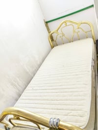 جربايه حديد • مستعمل نضيف • سرير