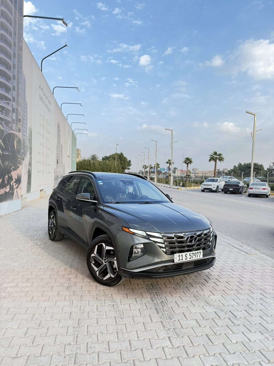 تحيه طيبه السلام عليكم ورحمة 

توكسان هايبرد  بلكن مو عاديه فول 1/1 

‎موديل 2024 وارد امريكي 
رقم بغداد جديد تحويل ثاني يوم 
حادث (( بارد فقط بدون صبغ )) وين ما تريد افحص 
سياره جديده كلش 
السعر 215 وبيها مجال شويه 
*********** 
‎فول مواصفات واحد ع واحد 

‎مري قلاب عنده الرجوع 
بصمه تشغيل
بصمة أبواب لمس دخول ذكي بنوراما على طول السيارة
صندوق كهرباء شفط
كامرات 360 درجة
( جانبية - أمامية - خلفية )
كامرات مع الأشارة
تبريد  وتدفئة بالكشنات كشنات أمامية وتدفئة بالكشنات الخلفية رادرات وسياقة ذاتية
الكشنات الأمامية كهرباء
أضواء محيطية متعدد
شنات خلفية هيتر
مرايات تعتيم ذاتي
أبل كار بلي
أندرويد أوتو
شاشة دجيتل 3 أشكال للقيادة
أشاير ترحيب
أضواء أمامية LED زنون
أضواء خلفية LED
نظام سماعات BOOSكلش عالي
فول أوامر صوتية
جامات أوتو
قطعتين تبريد 
إشارات ب المري
شفتات ستيرن
نحكمات ستيرن
هاند بريك بصمة
شحن واير ليس
منافذ شحن
أوتو هولد
تشغيل عن بعد السيارة أوتو بارك
حساسات أمامية
حساسات خلفية
كير ٣ أنظمة أيكو وسبورت ونورمل
رادار أمامي
رادار خلفي
رادار جانبي
نقطة عمياء
