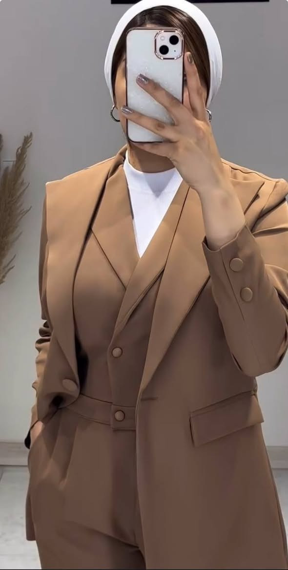 تصنيع وإستيراد شركة #الگتراز 

طقم ٣ قطع 😍 كامل 

ستره (مبطنه) + بنطرون + يلك 

نوع القماش //  دابل  خامه تركيه 

المقاسات /  // 40 - 42 - 44 - 46 - 48 - 50 

طول الستره 85 سم ✨

متوفر ب 4 الالوان  

 A24- كود 
يتوفر كميه 🧶🧶


**إذا كنت صاحب هذا الإعلان وتريد حذفه لأي سبب، رجاءا أرسل رسالة إلى الدعم الفني**