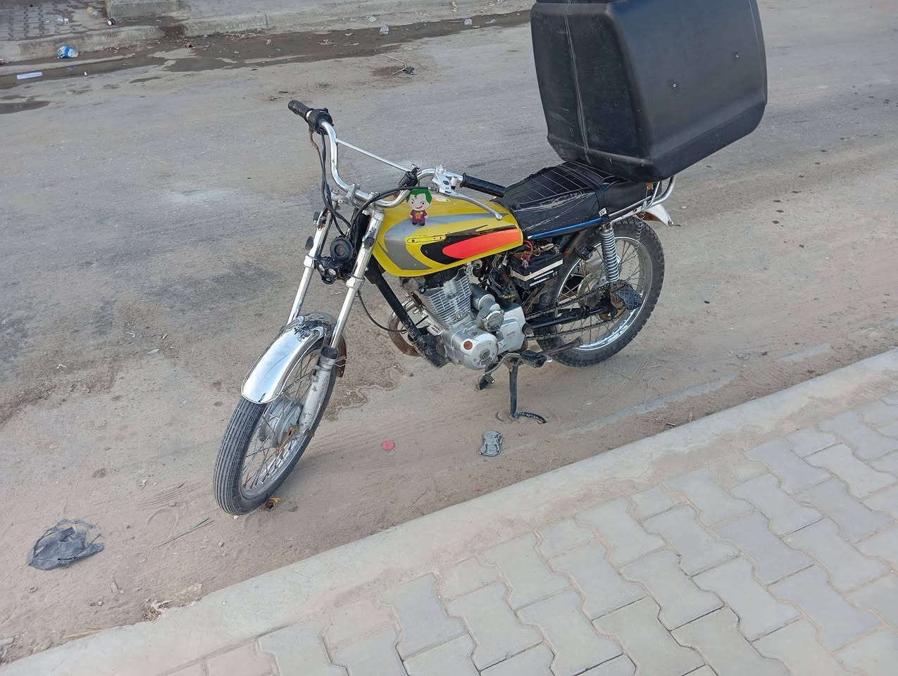 دراجه للبيع ادوات كلك كهربائيات كلها شغاله لايت   سلف عوزه بس باتري سعر 350 وبيها مجال الشراي مكان الهوير ***********
