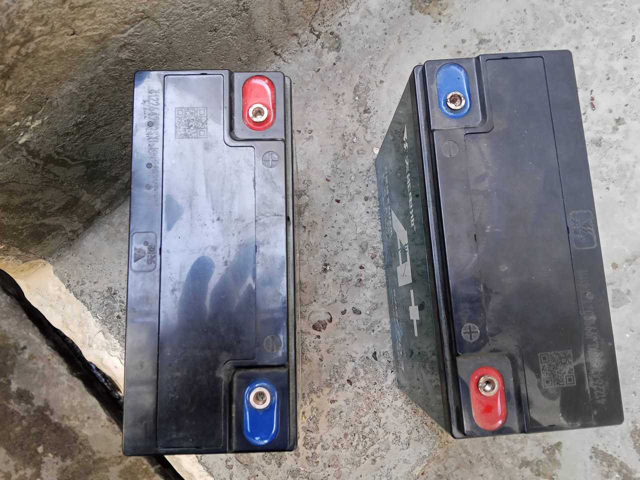 باتريات2  شغالات شرط للبيع لسعر 50 الف لشراي يخبر علرقم ***********
