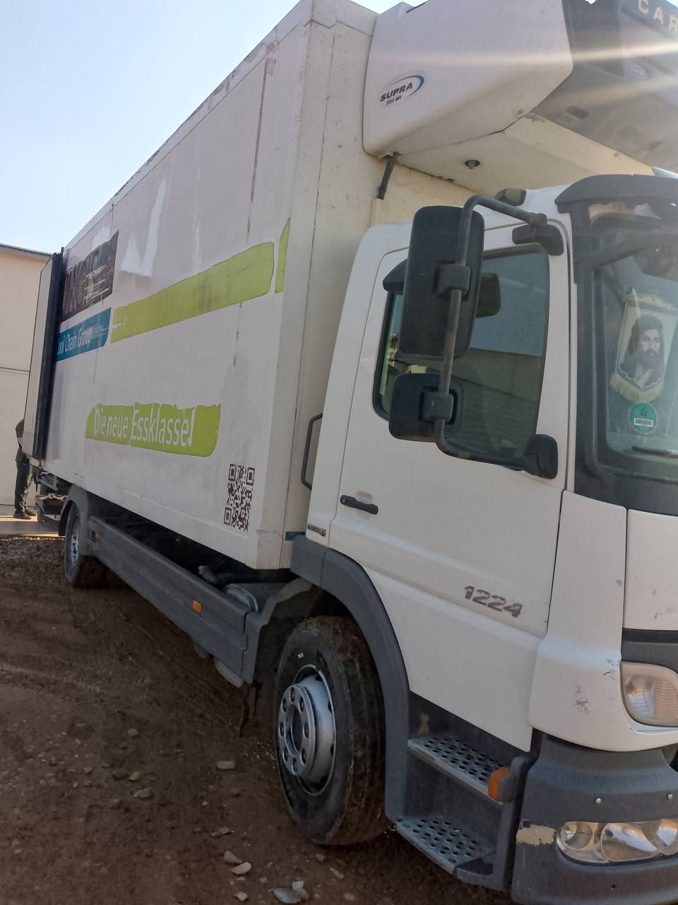 السلام عليكم السياره للبيع فول مواصفات 6بستم طول سبعه وربع رقم سليمانيه. غير متواجد على الفيس للستفسار اتصل على رقم ***********.  السعر 360.
