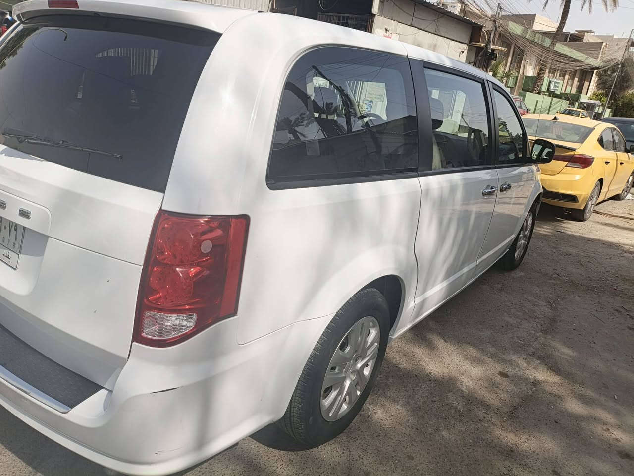 دوج كرفان موديل 19 تحكم استرين جهتين
كامره 
ماشيه 74 مايل 
كشنات منفصل 
السياره بيه رواجز 
رقم بغداد باسمي
العنوان بغداد
***********
السعر مناسب
