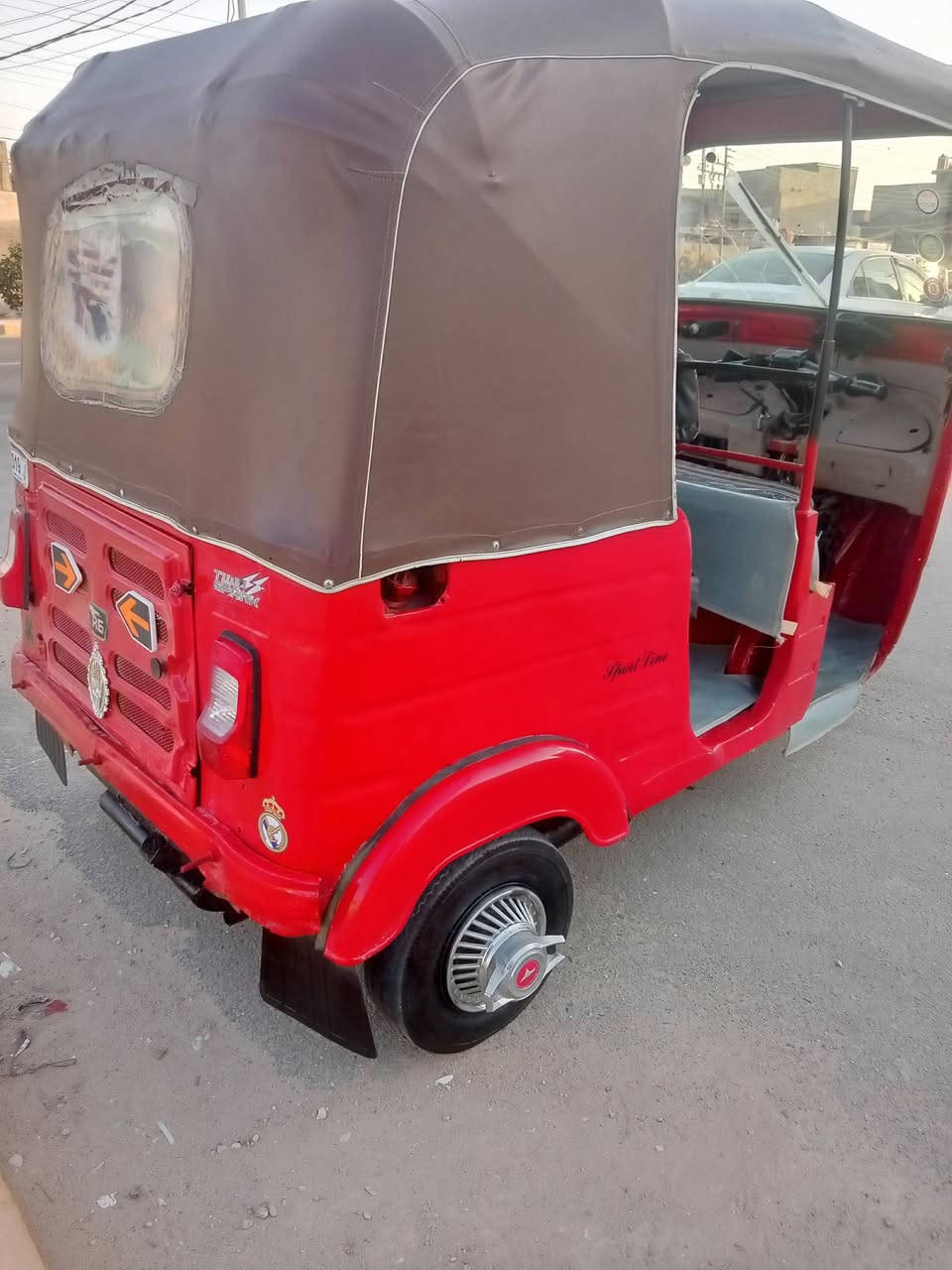 مرخصت الادمن
تكتك 18شهر ال11اوراق المصطفى كاملات بسمي 
تكتك معمره صبغ عام للجماليه مكفوله من الضربه او الخياس 
تكتك مكينه كير اكسل مكفولات كهربائيات كلها شغاله 
تكتك بيها مكينه مال 20بعدها ع السحك تجفيت شركه
سعرها 3900وبيها مجال الشراي يخابر 

مكاني (كربلاء السائرون) ***********الشراي يخابر خاص ما اجاوب اقره التفاصيل يلا تخابر
