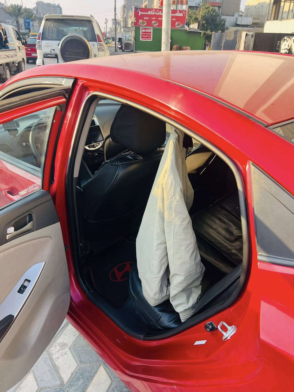 سلام عليكم اكسنت 2016 ماشيه 69 حقيقي 
السيارة مكفوله 
أمريكي حادث جانبي صفحه السيايق بيبان 
مكينه كير خير من الله 
مكينه 1.6 
السعر 87 او بيها مجال 
*********** 
غير متواجد ع الفيس فقط واتساب او شريحه
