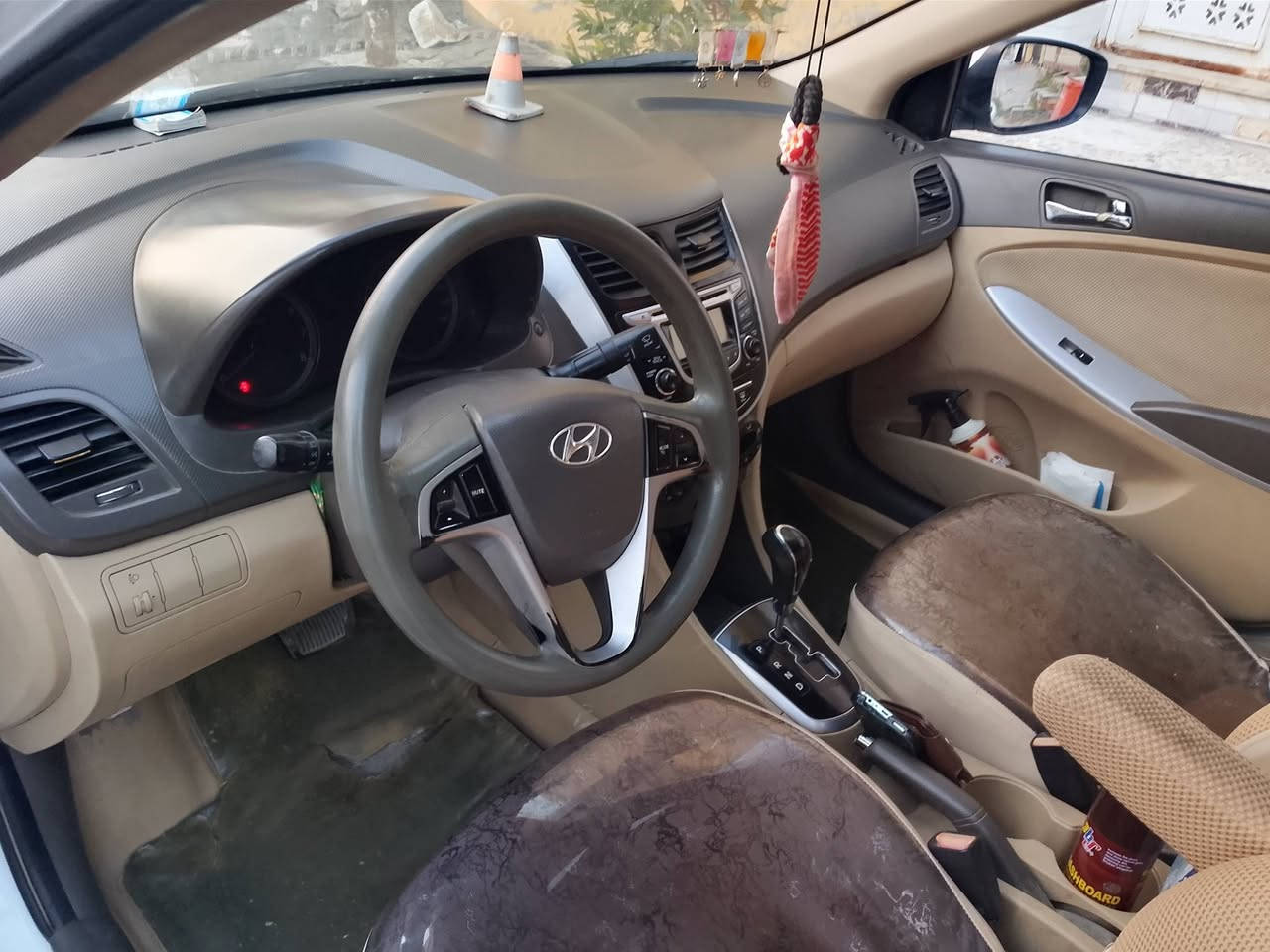 اكسنت موديل 2015 مكينه 1400 نضيفه 
كير ومكينه مكفولات بيه قطعه وحده تبديل 
السعر 88 وبيها مجال ***********
