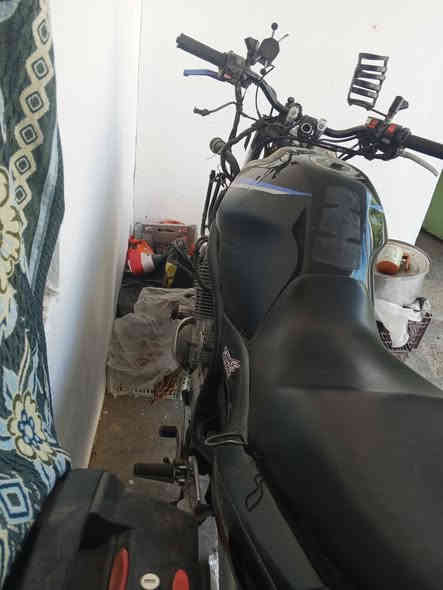 سلام عليكم دراجه ياماهامحرك 900 الدراجه بيها حادث وعارضها للبيت والسعر الاتصال على رقم ***********لان ممتواجد على فيس مكان الدراجه ديالئ.
