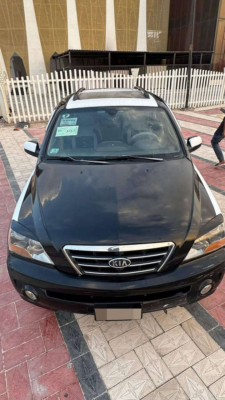 كيا سورنتو
مديل 2008 وارد امريكي
محرك 6 سلندر بلادي
رقم بغداد باسمي مشروع وطني 
مواصفاتها
فورويل دفع رباعي + فتحة سقف + كشنات جلد
+ تدفئة كشنات + تبريد تدفئة + شاشة + تحكم ستيرن + لايت عالي زنون + باتري جديد 
محرك و كير(  كفاله )
 وارد امريكي ضربتها جنطه +
وبالعراق + تبدیل باب الصدر مكاني ناصريه *********** السعر 88 وبيها مجال
