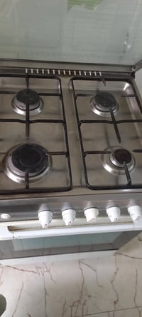 طباخ 4 عيون • كاونتر سنك • قنفات 8 مقاعد