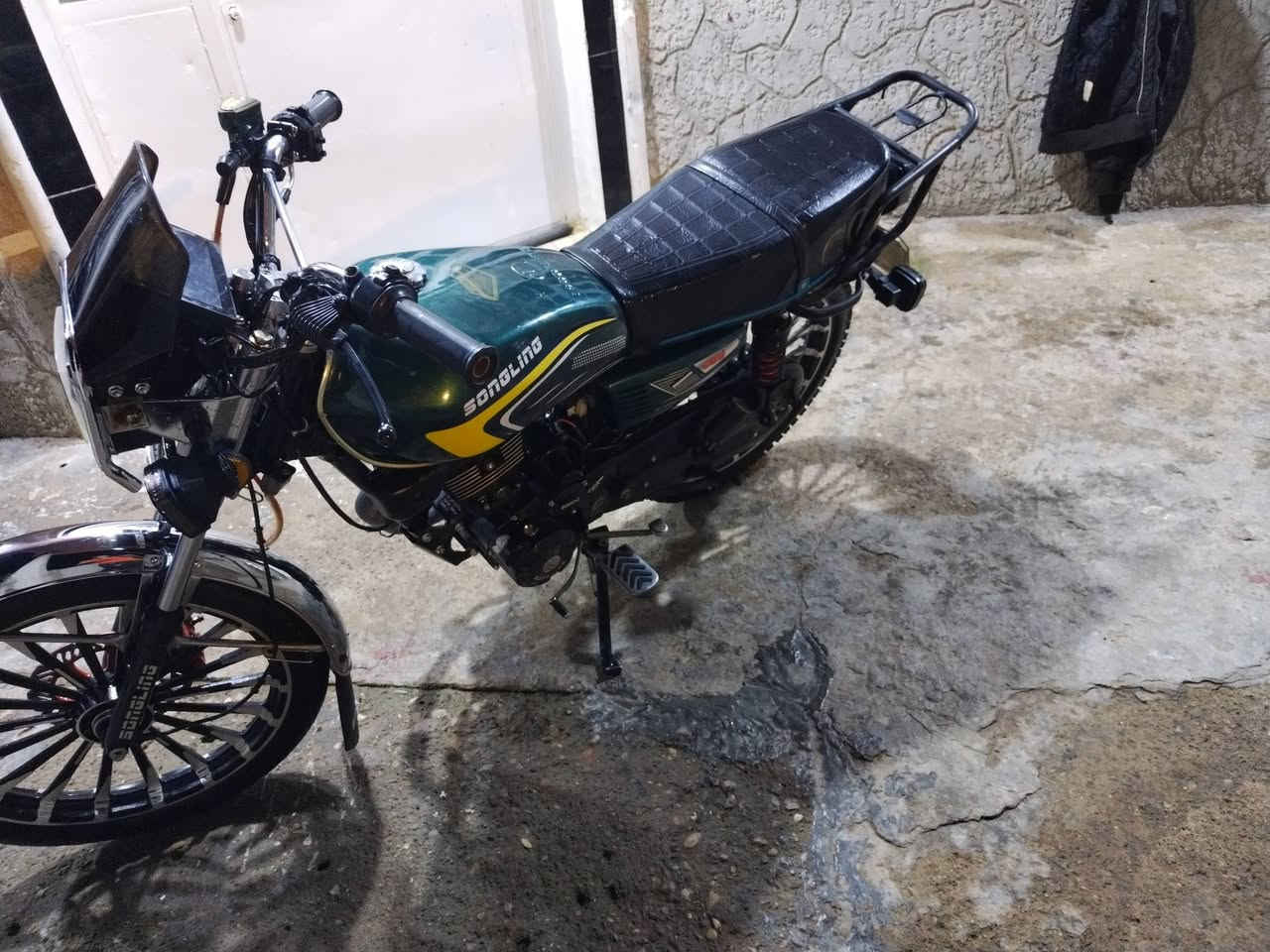 السلام عليكم اخوان دراجه موديل ٢٦ لبيع مكان جديده الشط عارضه ٨٠٠ وبيه مجال لاستفسار اتصل على الرقم ***********
