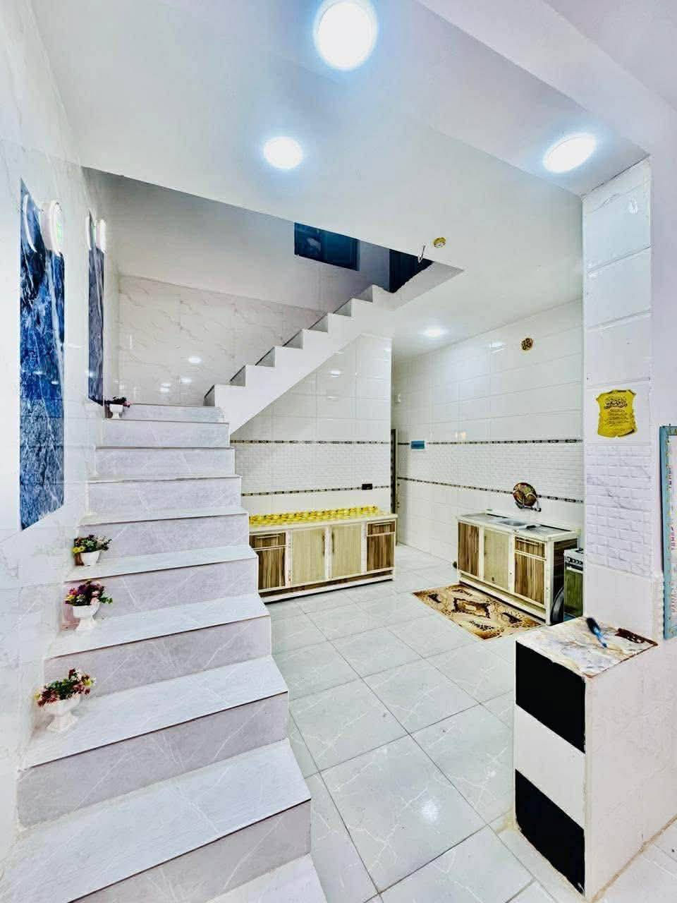 يا الله ( يعلن مكتب امير  )) بيت 🏡 للبيع ( مساحة ١٠٠ متر) مكانه نجف مجمع بيتي 2مقابيل مجمع لصلطان ( طابو صرف سند حر 🤩) شارعه ١٢ بصف شارع ١٥ يحتوي عله غرفه نوم 🛌 ومطبخ وصاله ومكشوفه وصحيات عدد ٢ وستقبال صطح شتايكر  خريطه كلش حلوه((سعر لبيت 70 وبي مجال 🤩)) وره لمدرسه استفسار نتصال او تساب ***********
