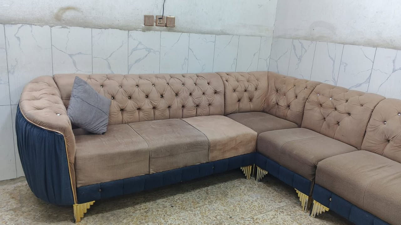 تخم ديوان 8 مقعد نظيف
  سعره 170 وبي مجال مكان
 البياع يوجد توصيل بكروه ب واتساب
 ***********
