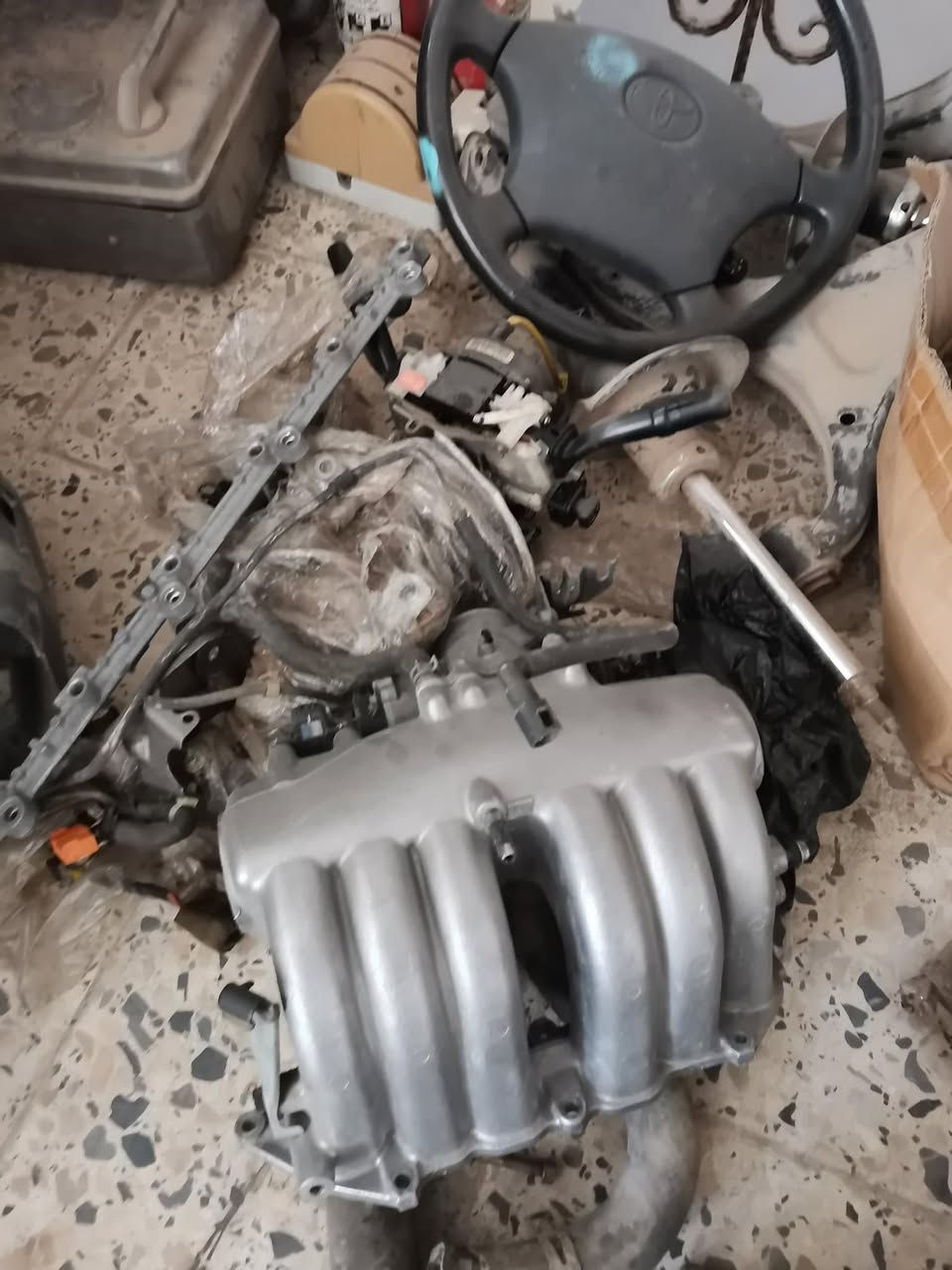 سلام عليكم لبيع غراض لاندكروز جديد ومستعمل متوفر من موديل 1998-2007 موجود حته قطع بدي  
مكاني بغداد وهذا رقم ***********
