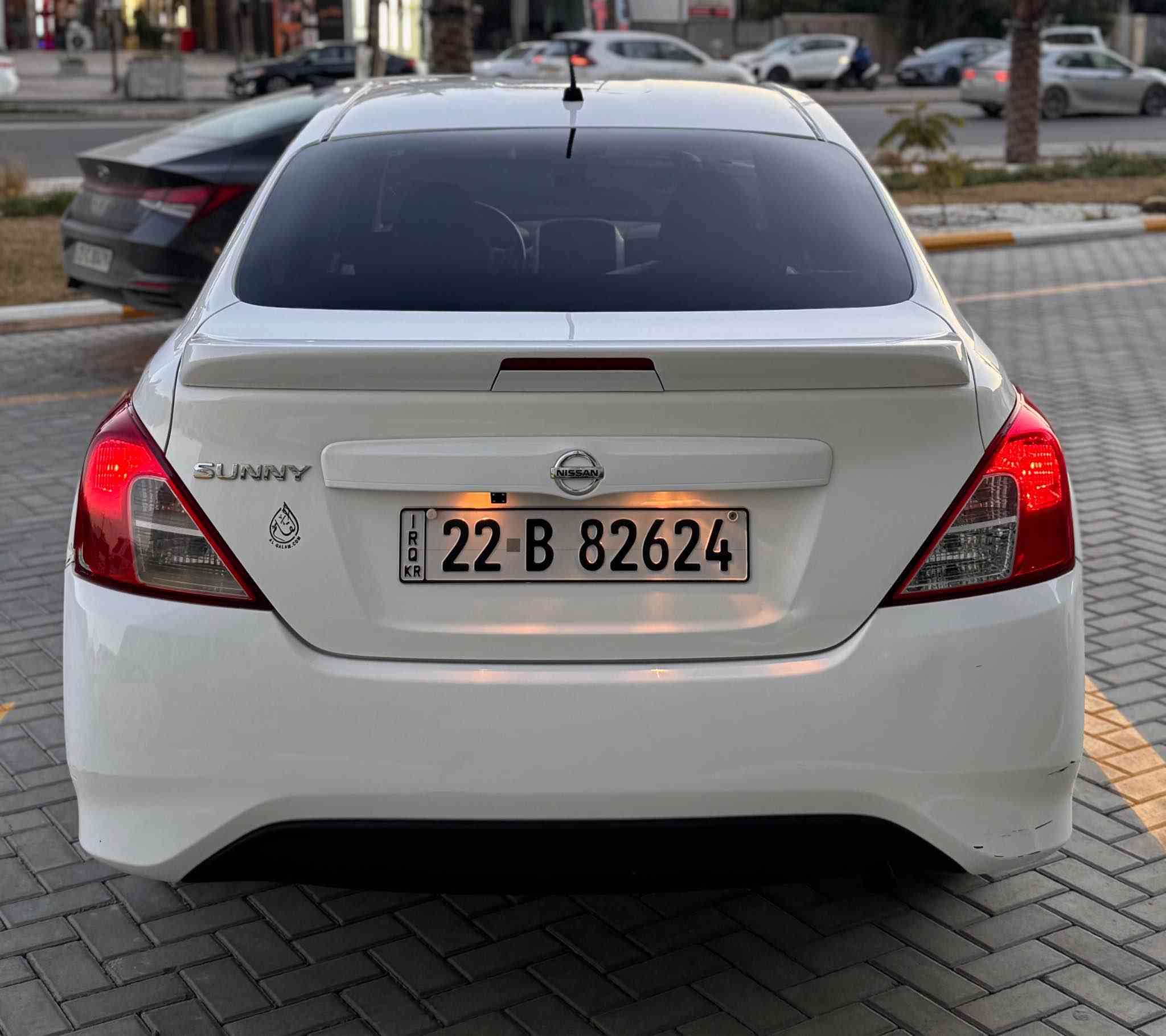 السلام عليكم 
نيسان صني 2023 خليجي ✅
رقم اربيل بأسم شركة تحويل او وكاله مضمون 
ماشيه 65 كم استخدام نظيف 🛞
مكفوله من الضربه و الصبغ والتبديل ✅
فقط بارد قليل بالباب الامامي وبيها سونار موضح كلشي بي 

مواصفات : ( تحكم استيرن ، شاشه ، كامرا ، مري كهرباء ، قطعتين تبريد ، ويل كب بلادي ، اشاير مري ، يدات نيكل ، 4 جام اوتو ، داخل اسود ) وباقي المواصفات المعروفه💯

السعر : 117 وبيها مجال بسيط 
المكان : بغداد / الكرخ / حي الحسين 🏠
الهاتف : *********** ( متوفر واتساب ) ❇️ بغداد, العراق
