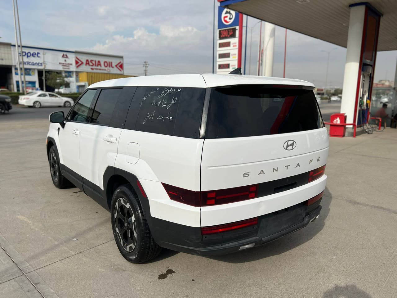 سنتافي موديل ٢٠٢٤ نص جملغ و ربع بونيد سبغ بدون دواخل و ارباك كل سليم مواصفات بصمه و سبعه راكب و شاشه و كاميره و صندوق شفت و رادار و سعر ٢٠٦ ورقه بيها مجال قليل مكان اربيل 

*********** واتس اب و فايبر اكر, نينوى
