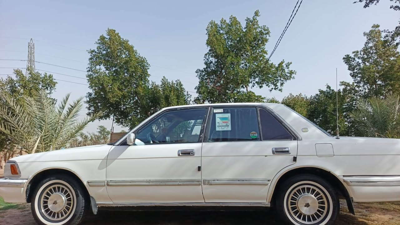 السلام عليكم سياره سيدان للبيع موديل 1990 سياره حلوه ونظيفه مال جناي كهربايات كله شغاله تخم تاير جديد بطاين جدد رقم انكليزي مكينه 2500 كير عادي مكان سياره واسط قضاء العزيزيه السعر اتصل ودلل الهاتف ***********///***********
