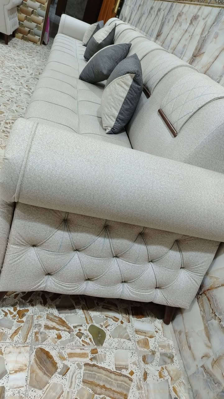 من رخصة ألادمن
تخم ديوان عدد ٢ طول ١٤ متر ونص ٢٠ مقعد يحتوي على ٢ زاوية مودرن شغل تفصال درجه اولى خشب بلوك اسود كله سفنج مضغوط مميز أول طبي عرض المقعد ٧٥ سم قماش كتان لون بيجي أوف وايت مع الكوشات ١٢ كوشه.. جديد هسه وصل استفسار *********** متوفر واتساب
