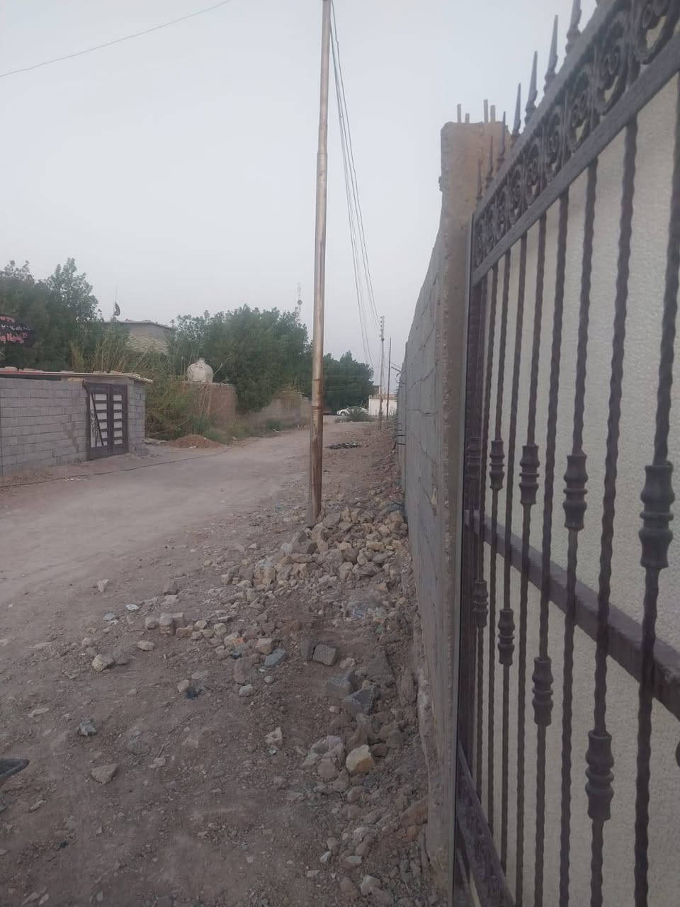 يا الله سلام عليكم بيت مساحته 1000م للبيع او مراوس ابيت بلخماس الأولى او حواس  حسب القناعه 

الموقع الخماس الثانيه منطقه شريف الرضي مقابل معمل سوس بناء حديث يحتاجله ارضيه فقط 
مثل ما موضح بلصور 
للستفسار مراجعه مكتب الرحمن منطقه الخماس شارع الرسول محلات سليم خريبط او الاتصال📞👇
ابو مؤمل
***********
ابو رسول 
***********
