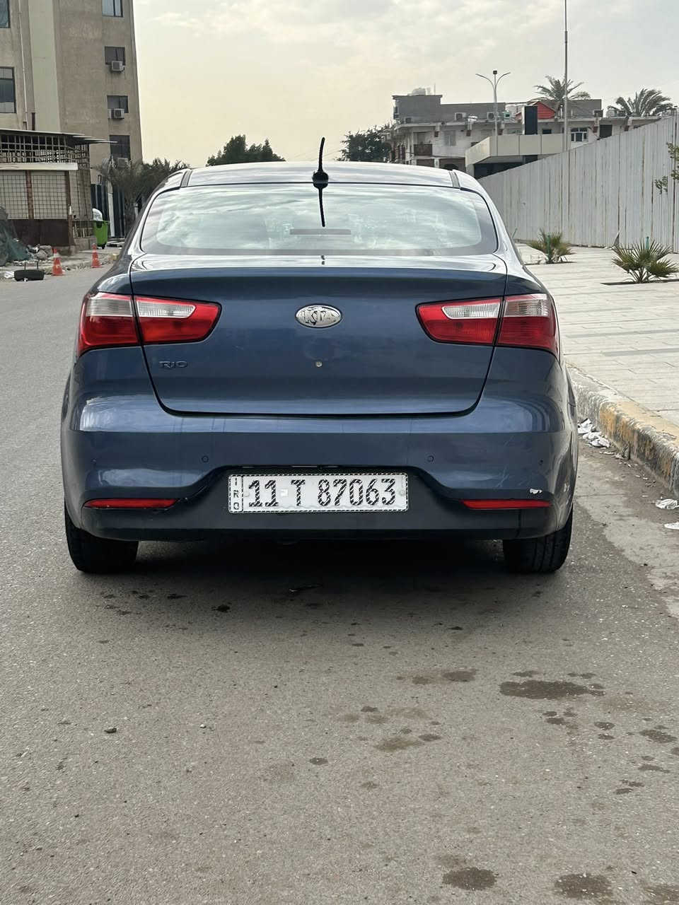 السلام عليكم كيا ريو 2016 رقم بغداد الجديد سياره جديده نضيفه حيل ماشيه قليل محرك وكير مكفولات صدر جديد تخم تاير جديد صبغ جاملغ بدون دواخل 
محرك ١٦٠٠
شاشه كار بلي 
كامره دواره 
حساس دعاميه 
تحكم ستيرن جهتين 
مثبت سرعه 
انظمه قياده عدد ٣ 
حاكيه بلوتو 
مانع تزحلق 
تحديد مساره 
مكان سياره بغداد اخوان السعر ٩٣ مجال بسيط للستفسار 
رقم صاحب سياره
***********
