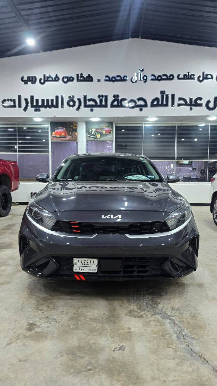 كيا فورتي 2024 بدون رقم
حادثها جاملغ وبنيد  3 قطع صبغ 
السعر 117 وبيها مجال بسيط 
***********
