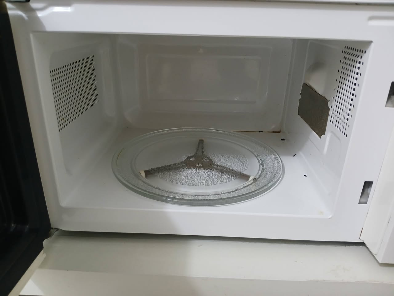 طباخ ومايكروي وبراد وزاويه وبردات كوت ***********
