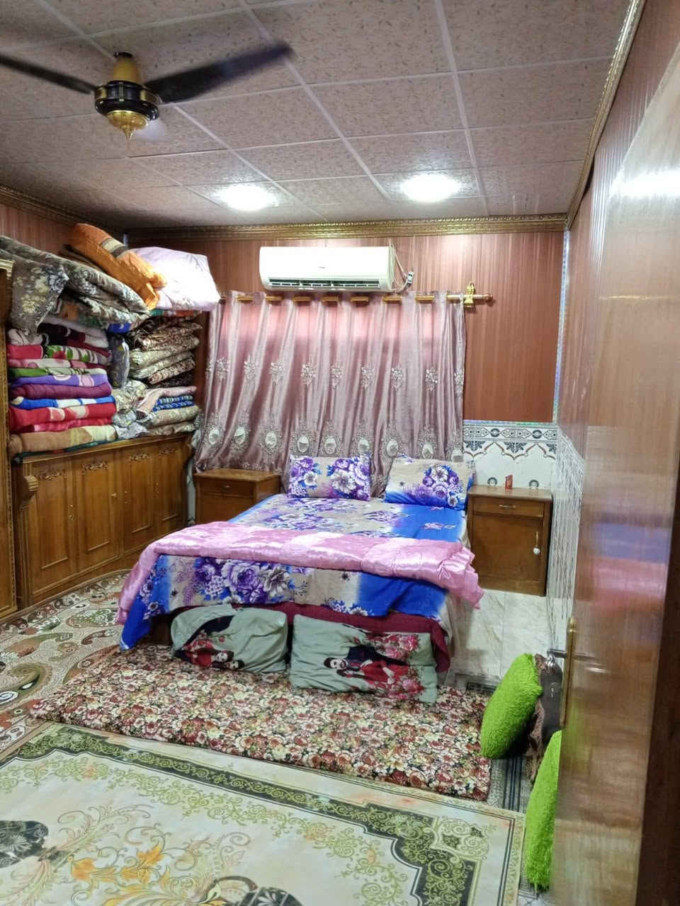 بيت للبيع طابو زراعي سند 25 طابق و نص ثلاث غرف نوم استقبال صاله كبيره ومطبخ وصحيات داخليه و خارجية مع ترك متر مع طارمه 50م المساحة 200م كربلاء حي سومر2 خلف مرقد الحر اتصال *********** ابو سيف المنطقة فيها مجاري باقي بس تبليط كربلاء, العراق
