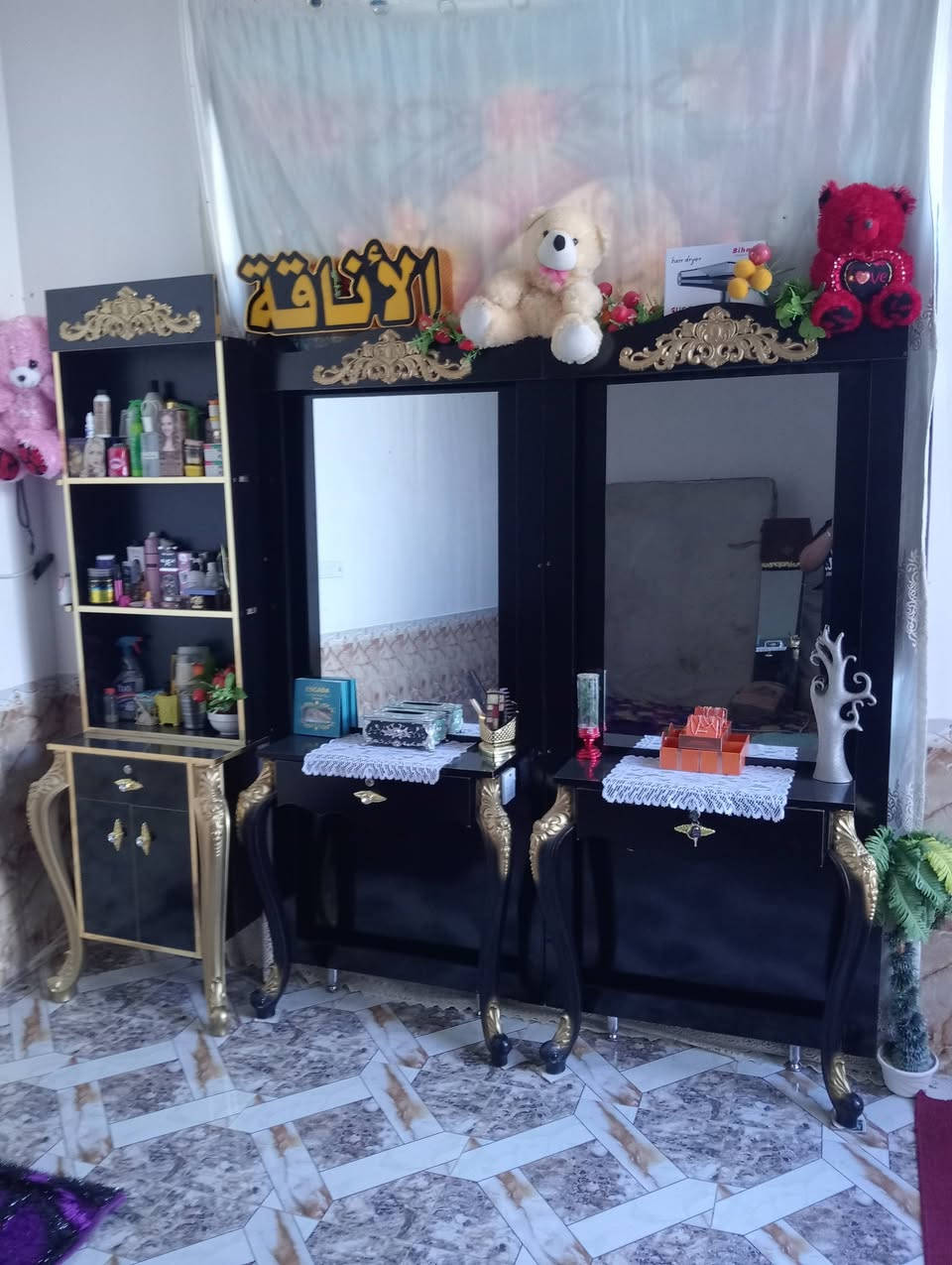 مرايات ثنين وميزهن البنص وياهن نضاف مال حلاقة للبيع رقم ***********
