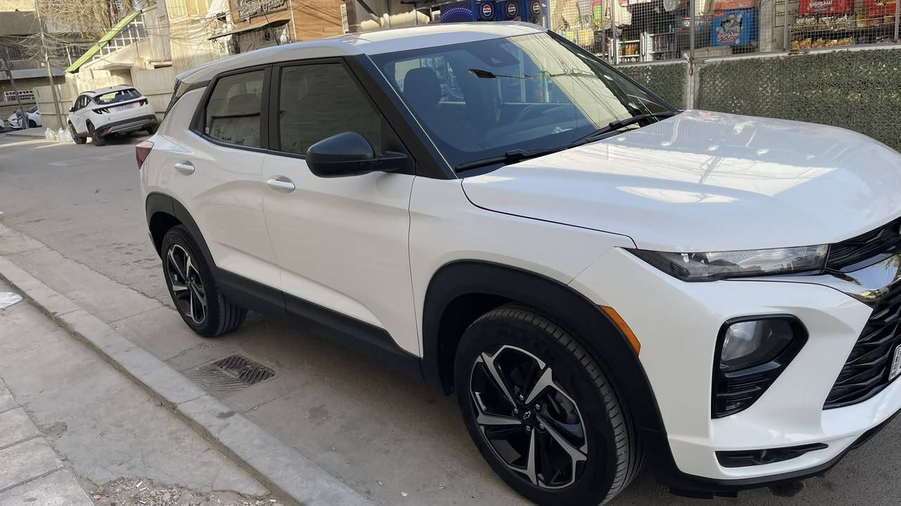 السلام عليكم 
تريل بلايز موديل 2025 ماشية 13 الف كيلو 
رقم اربيل بأسم الوالد 
السيارة بيهه بنيد صبغ ودعامية مال RS فقط وصور الحادث موجودة 
الويل مالتهه اني مبدلة بلادي مال فول موصفات 
مكان السيارة بغداد المنصور 
***********
