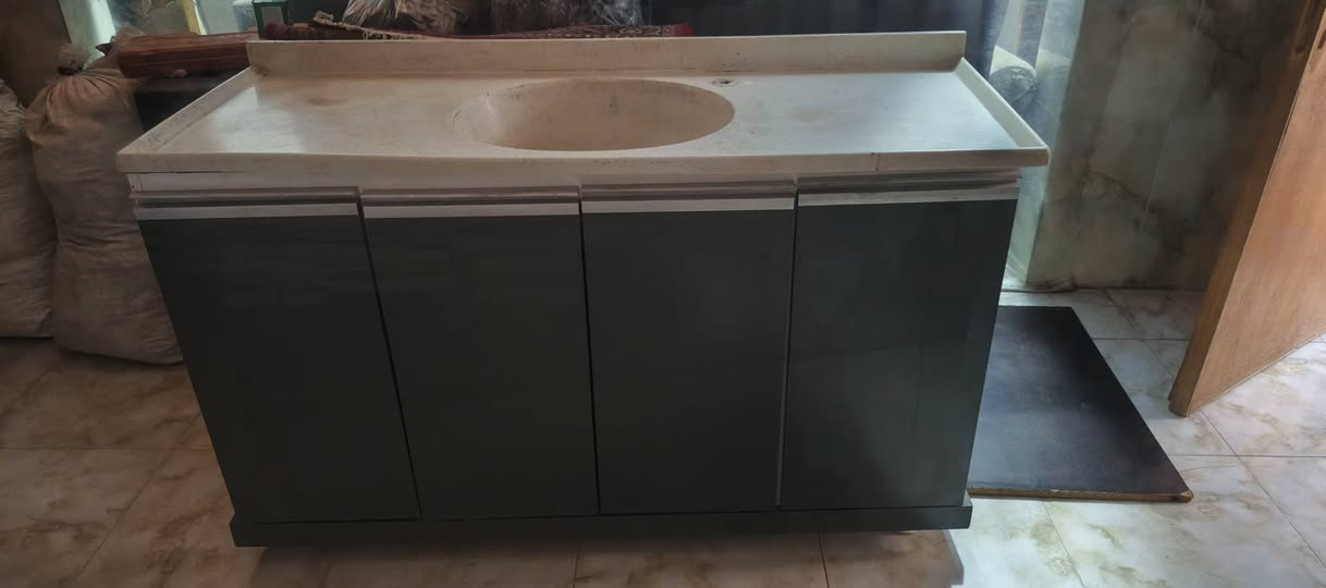 كاونتر خشب قياس مترين ونص  والسنك متر ونص كلش نضيف تفصال للاستفسار ***********
