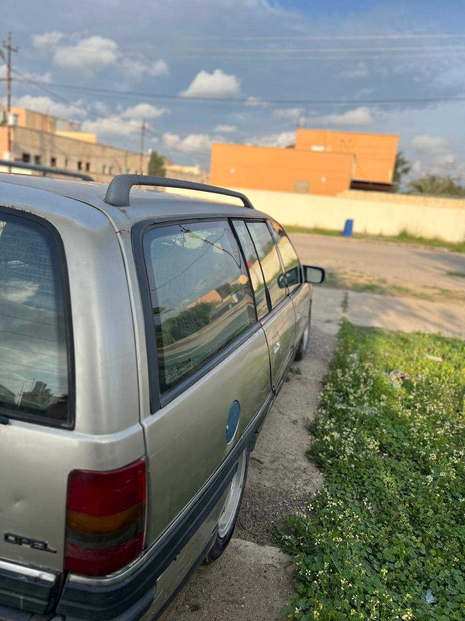 اوبل استيشن 92 محرك وكير ونجي السياره حلوه وناقصهة أشياء بسيطه رقم نينوى لل 28 صاحبها موجود ايمت ما تريد يحول تواير جدام جدد باتري جديد جام كهربائي السعر 28 وبيها مجال بسيط
للاستفسار 
 ***********
***********
