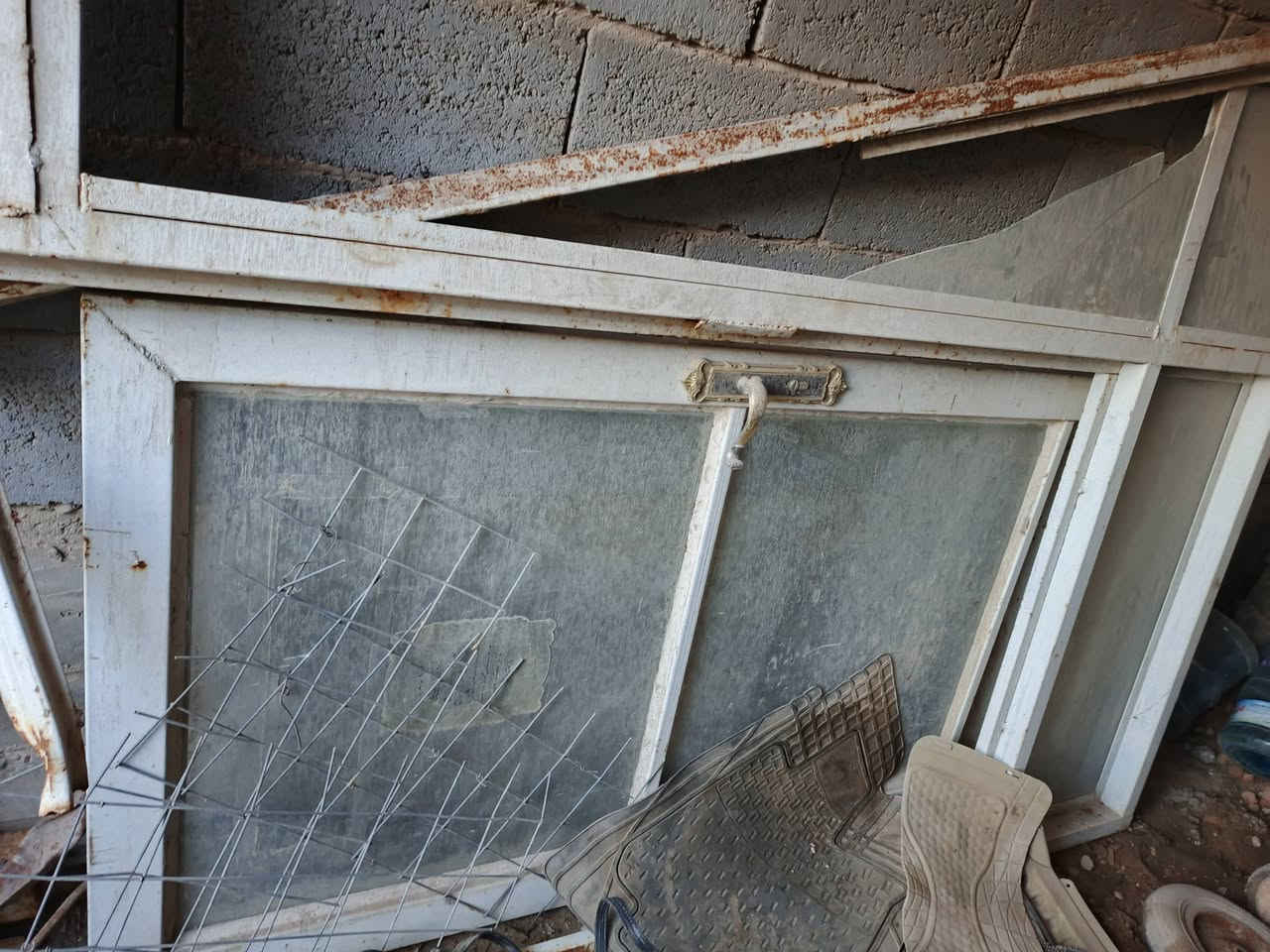 السلام عليكم
جام خانه عدد ٣ و بيبان  للبيع  المكان نجف قرب قريت الغدير  ***********  ، ***********
