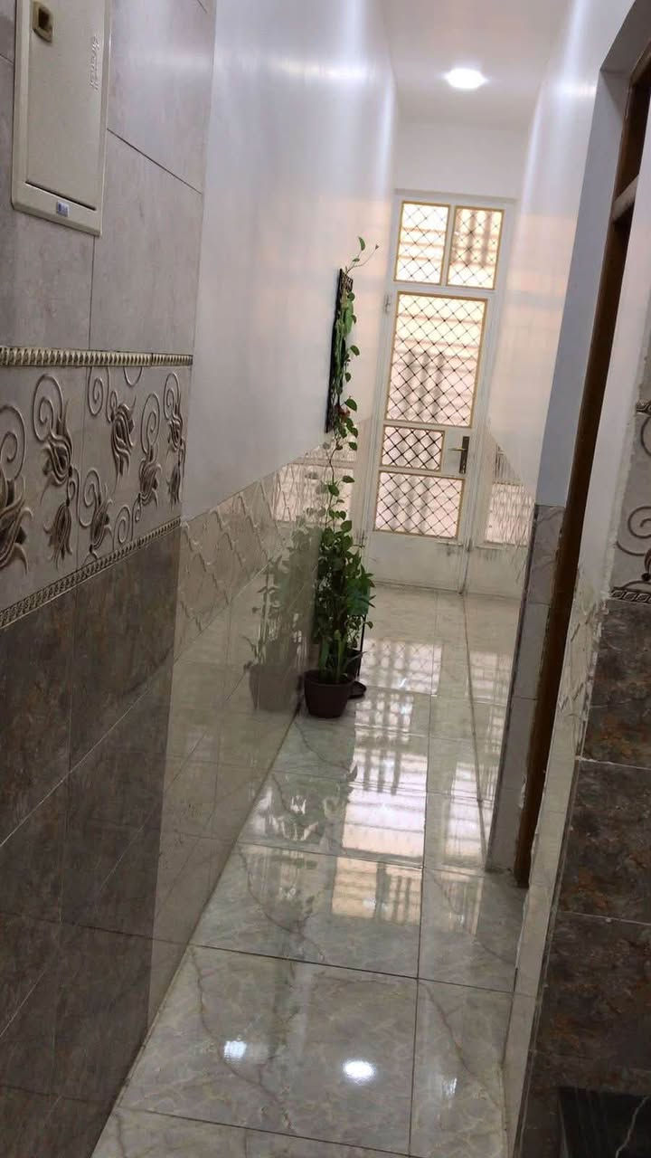 🏡بيت للبيع 90متر🏡⬅️نوع العقار《طابو صرف》طابقين
⬅️اسم الحي《 بغداد/ الكرخ/حي الجهاد / الاساتذة قريب الاربع شوارع و الشارقة 》
⬅️المساحه  《 90》متر
⬅️البيت مدخلين 
⬅️الواجهه   《4،5》متر 
⬅️النزال      《 20 》متر
⬅️الشارع    《 10》متر 
⬅️عدد الطوابق《 2》
⬅️عدد غرف النوم 《3》
⬅️عدد صحيات [2]
⬅️ارضيات الدار واجهة  《 مرمر 》
⬅️الخدمات 《كهرباء.ماء. مجاري. تبليط》
⬅️بألقرب من الدار 《مدارس. سوق. عيادات طبية 》⬅️بناء حديث 
📞 للاستفسار اتـصـال ☎️ صاحب العقار  ***********
