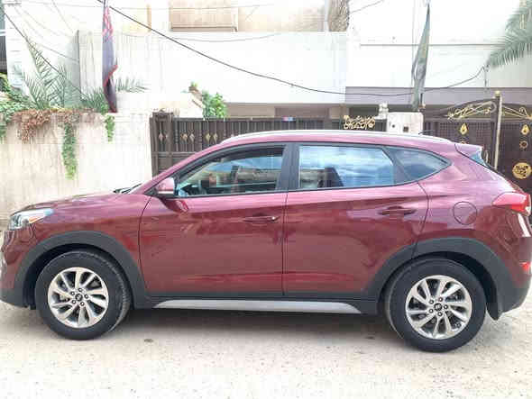 السلام عليكم توكسان مويدل 2017/ حادثها 3قطع صبغ / سياره نضيفه بمعنى الكلمه كير ومكينه  1600 تون تيربو  /السعر 150 بي مجال قليل / راعيها قريب كلش عليها وعربي /للستفسار اتصل :***********
