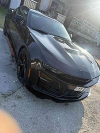 كمارو ٢٠٢٢ rs ٦ سلندر  ماشيه ٤٥ كيلو متر مايقارب ٢٣ ميل  عليها فكوج بر...