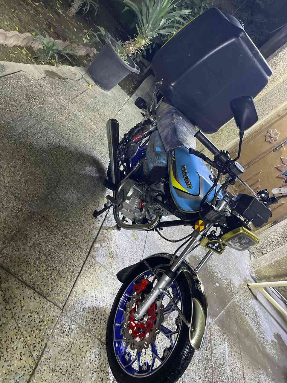 سلام عليكم
سونك 2025
ماشيه 7الف دراجه نضيفه كلش وضع شركه كلشي بيهة بلادي بصمه وتشغيل عن بعد 
السعر 950الف وبيه مجال 
رقم ***********
غير متواجد ع فيس
