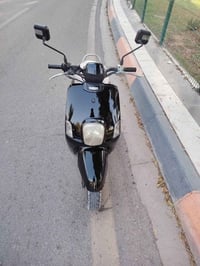 بوليسي • ٢٠٠٩ • زينون