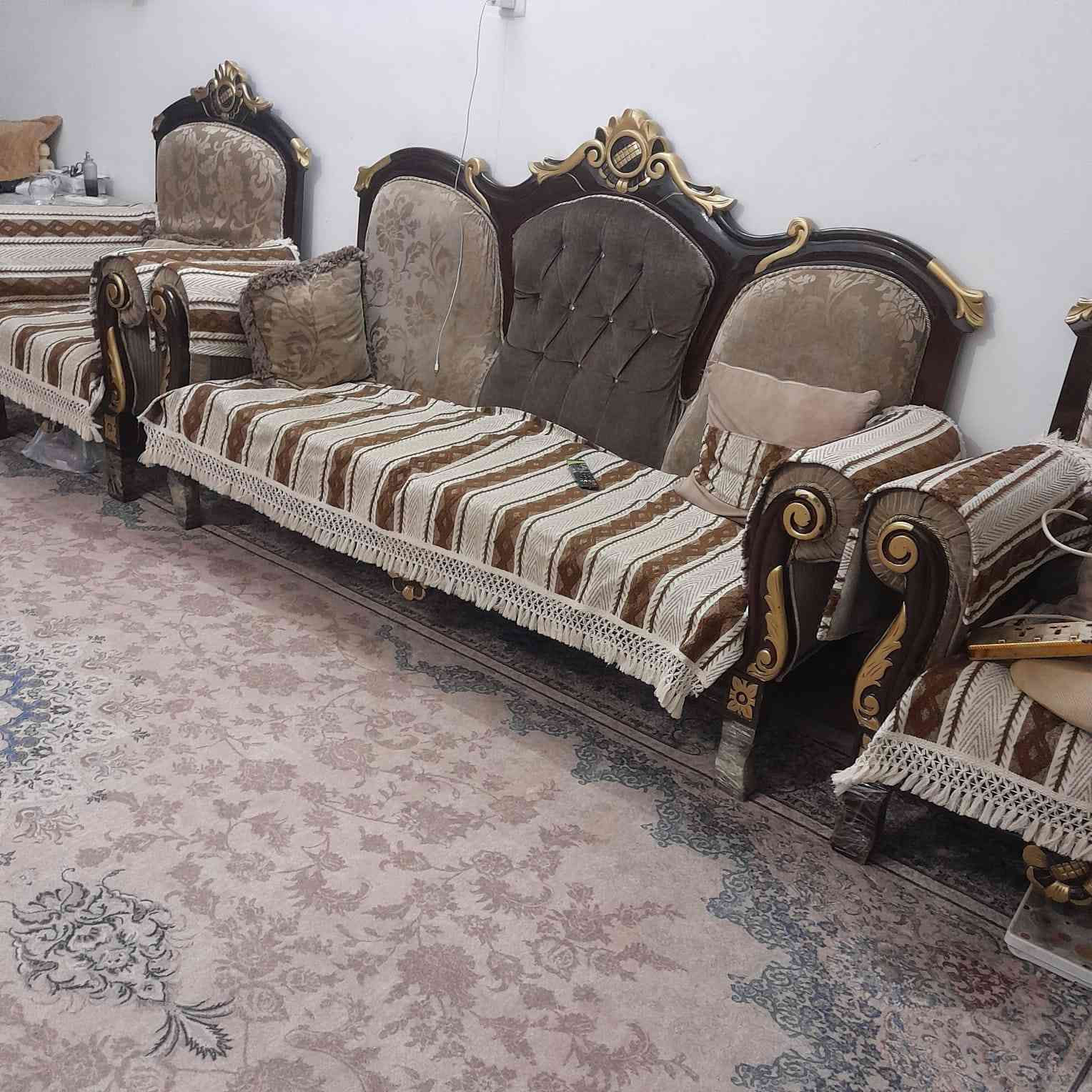 سلام عليكم بيع مستعجل تخم والبردات السعر 500 العنوان بغداد الاتصال ***********
