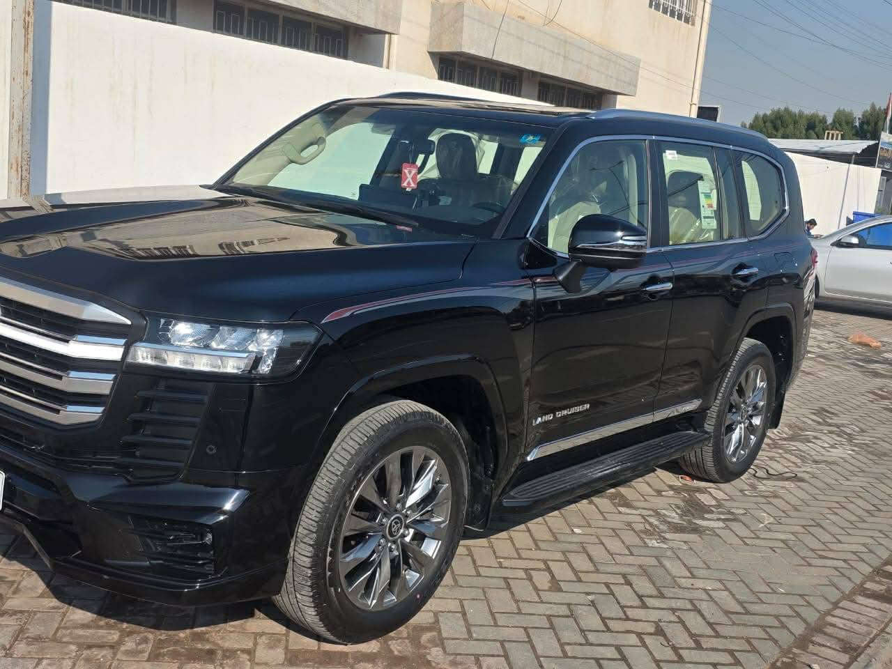 تويوتا لانكروز لمتدد فول سياره 1/1 بيه بعد هواي موصفات 5كامرات مطفايه بل صدر 

رقم بغداد بسمي  مغلفة ppf

 🔸موديل 2024

🔸 محرك 4000 تنفس طبيعي

 🔸ماشية 2000 زيرو

🔸كشنات الامامية كهرباء + تبريد 

🔸كشنات صف الثالث كهرباء 

🔸بصمة + تشغيل عن بعد 

🔸فتحة سقف 

🔸ثلاجة 

🔸3 شاشات 

🔸صندوق كهرباء

🔸8 ايرباك 

🔸اضوية led + كشافات 

🔸شاحن لا سلكي 

🔸فول تحكم ستيرن 

🔸تدفئة تبريد قطعتين 

🔸حساس امامي و خلفي

سيارة كفالة عامة عامه 

مكان السيارة بغداد اشعب 

السعر745 يعني سبعه شدات 45 ورقات 
بيه مجال 
تصال /***********
