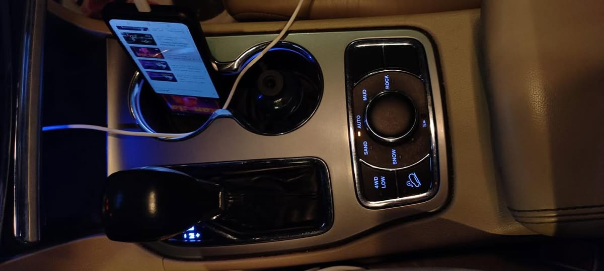 السلام عليكم
جيب 2020 امريكي لمتد  

سيارة رقم بغداد بسمي  تحويل ثاني يوم 
 الحادث جاملغ وبنيد 3 قطع 

-95ميل 

محرك  3600 6 سلندر

-بصمه

-تشغيل عن بعد 

-فقحة سقف بانوراما 

-منظومة زنون اصلية -

-جنطه كهرباء 

-كشن كهرباء ميموري 

-مقاعد جلد  

-ثلاث انظمه قياده

-كشنات تدفئه تبريد 

-شاشه لمس كبيره 

-نظام تثبيت سرعه 

وبعد بيهه مواصفات  

مكاني بغداد شارع فلسطين 

السعر 21$ بيها مجال  

للأستفسار ***********
