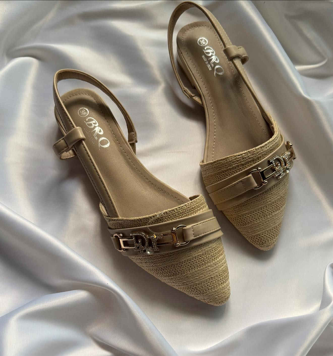 جديد روز 🌹🌹🌹
متوفر خدمة توصيل 🌹


**إذا كنت صاحب هذا الإعلان وتريد حذفه لأي سبب، رجاءا أرسل رسالة إلى الدعم الفني**