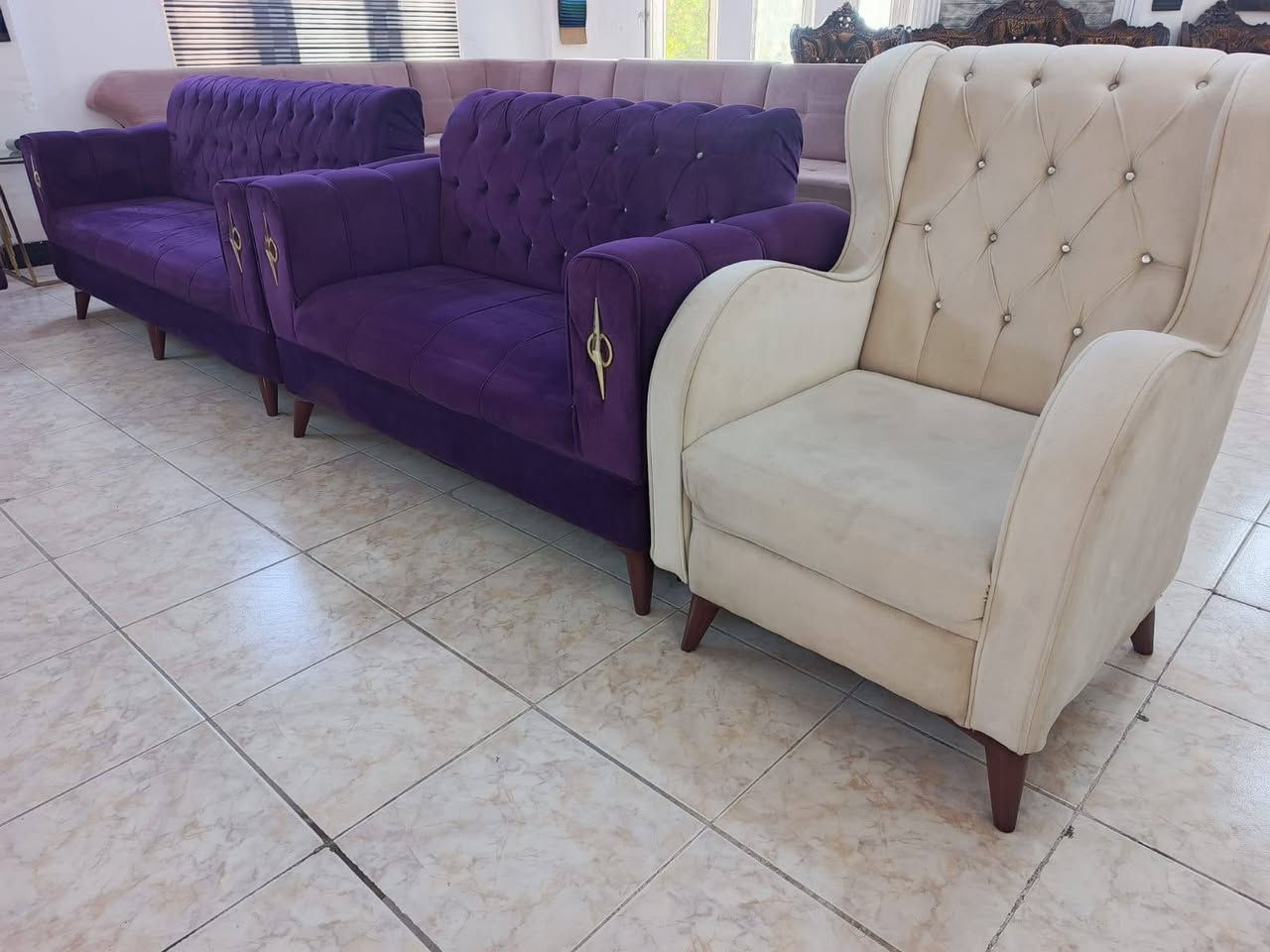 تخم 10 مقاعد و 9 مقاعد السعر 200
ديوانيه مجمع الزيتون
***********
