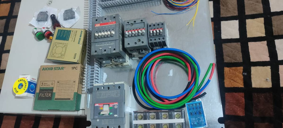 للبيع بورد ATS نظام 3 مراحل 
كونكترات شركه ABB 
وطنيه 150 امبير 
مولد منزل 100 امبير 
خط سحب 50 امبير 
كامل بس يحتاج ربط للاستفسار 
***********
